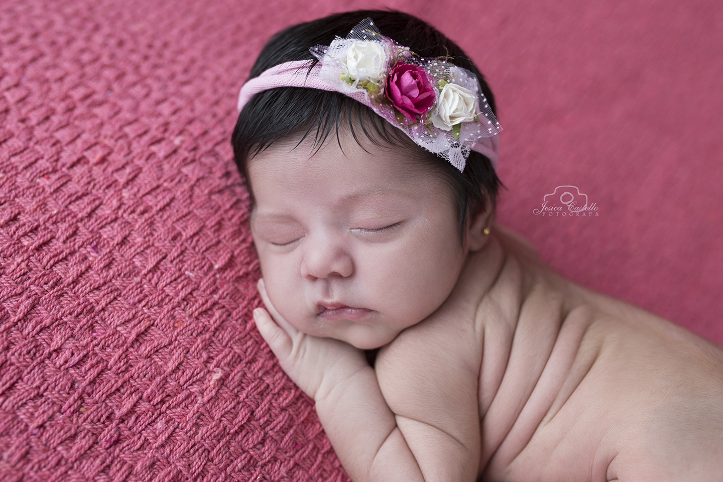 Sesión de fotos de recién nacido dormido, por Jesica Castello Fotografía