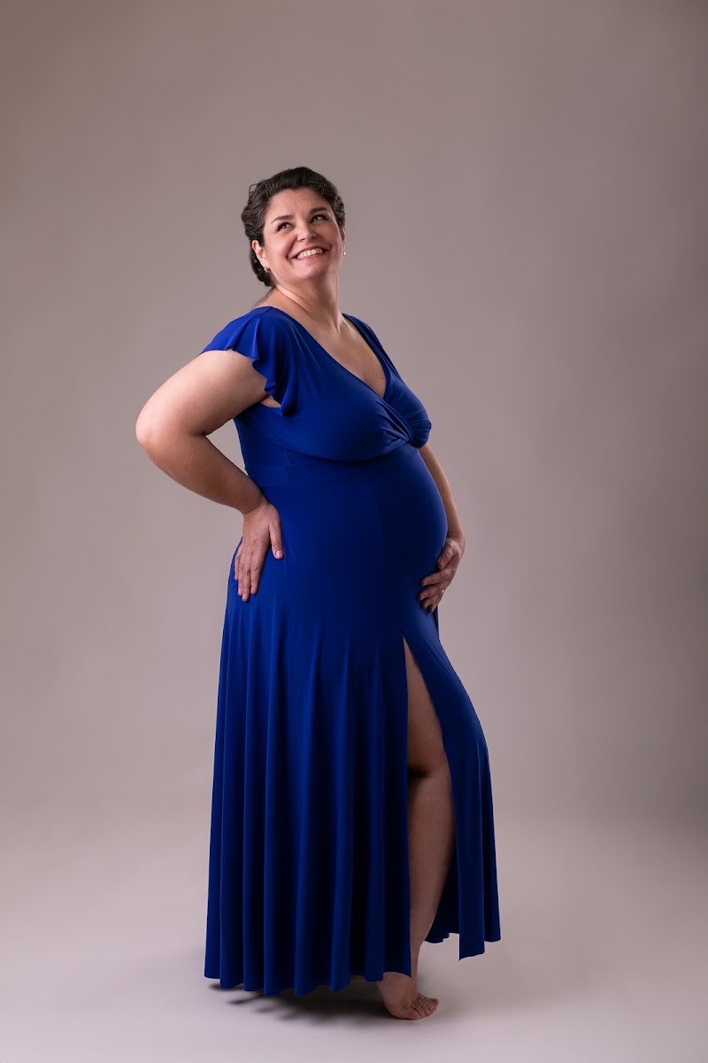 Sesión de fotos de embarazo en estudio, por Jesica Castello Fotografía